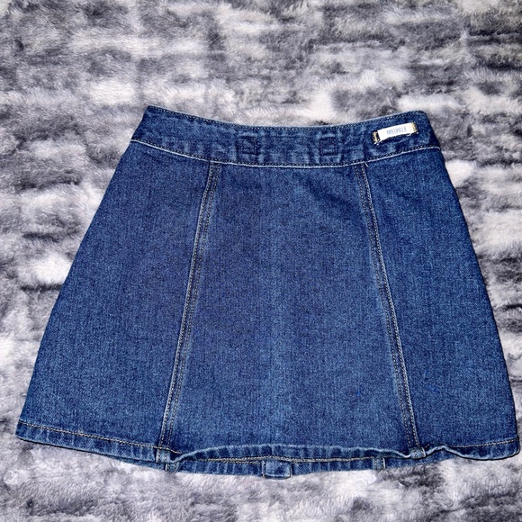 Brandy Melville Jean Skirt - Picture 3 of 5